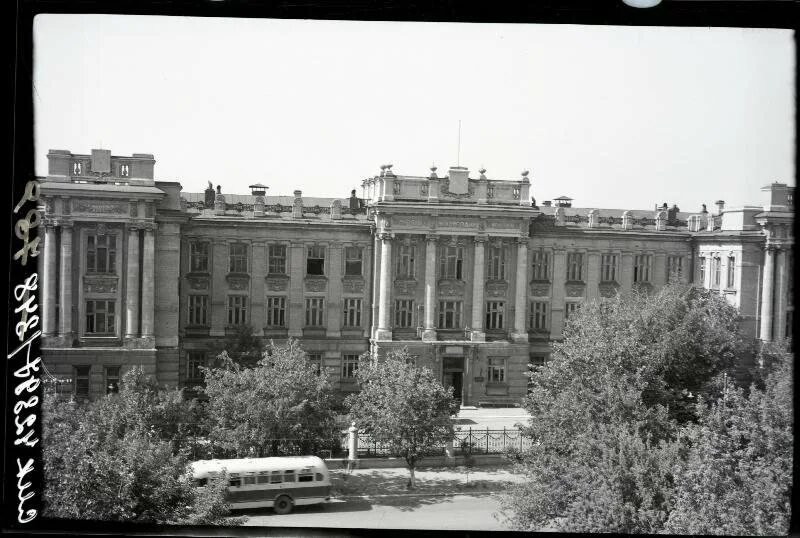 Саратовский университет в 1917 году. Саратовский университет 1909. Императорский Николаевский университет Саратов. Саратовский университет 1 корпус старый Саратов.