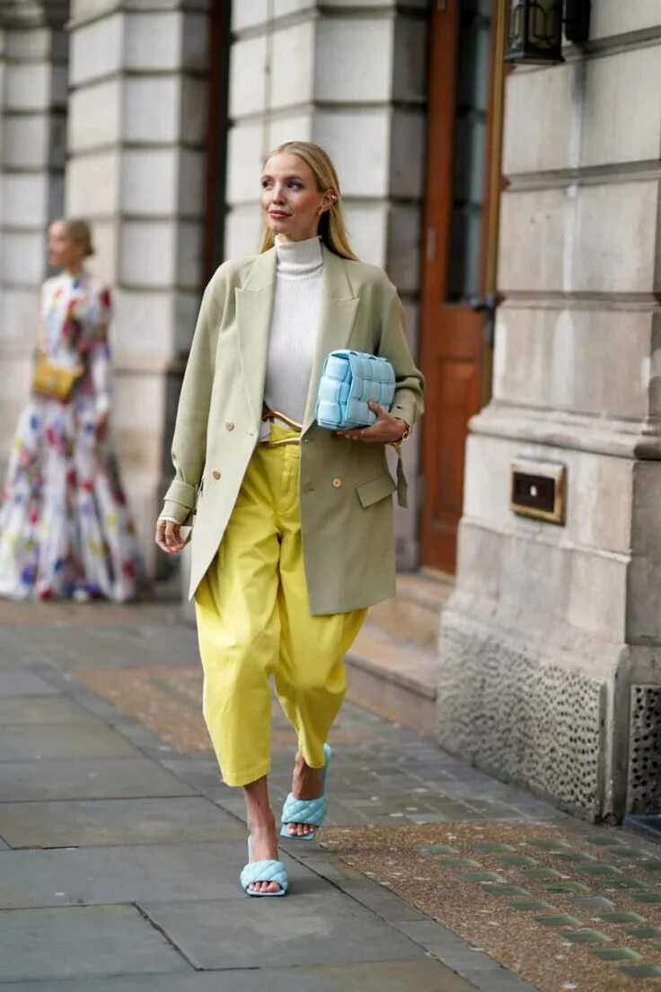 Leonie Hanne Street Style. Colourful outfit.