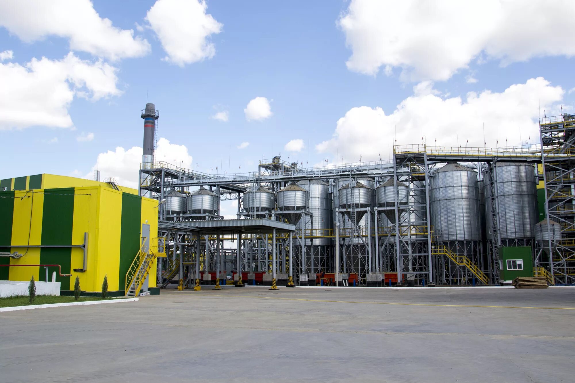 Переработка подсолнечника. Переработка масличных. Эртильский маслоэкстракционный завод. Завод благо таврическое. Сарапульский завод растительных масел.