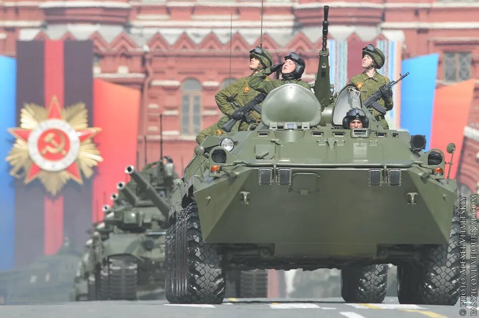 Военные победы стран. Парад Победы 2011 в Москве. Военная тематика Россия. Парад 9 мая. Военная техника на параде.