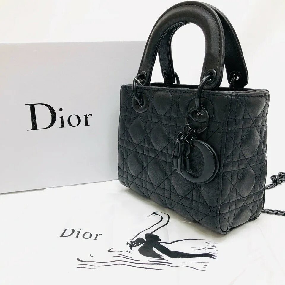 Сумка диор Christian Dior. Сумка Кристиан диор ЦУМ. Сумка Christian Dior Lady. Сумка Christian Dior Lady Dior. Буква сумочка