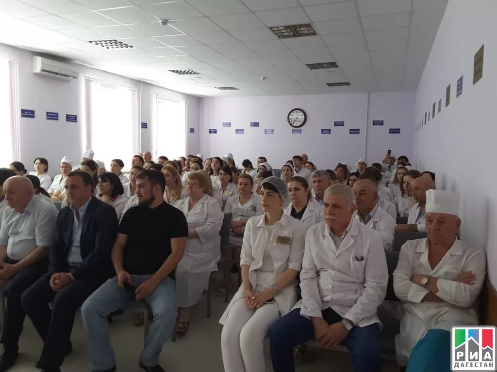 Республиканская больница дагестан. Городская клиническая больница 1 Махачкала. Первая городская больница в Махачкале на редукторном. Главврач клинической больницы Махачкала. Главврач Махачкала поликлиника 1.