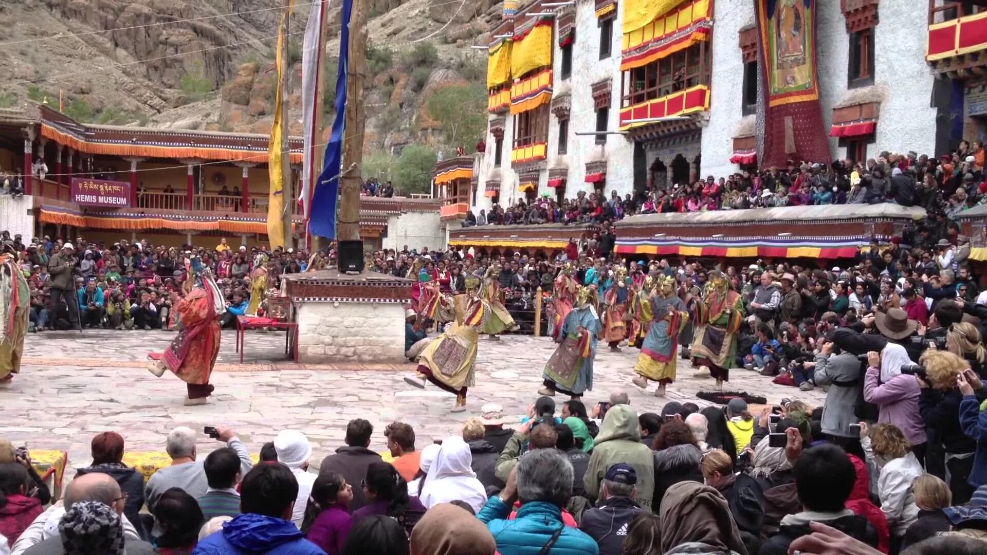 Hemis student tersu. Hemis TDTU. Кашмир фестиваль. Hemis Ladakh. TTATF Hemis.