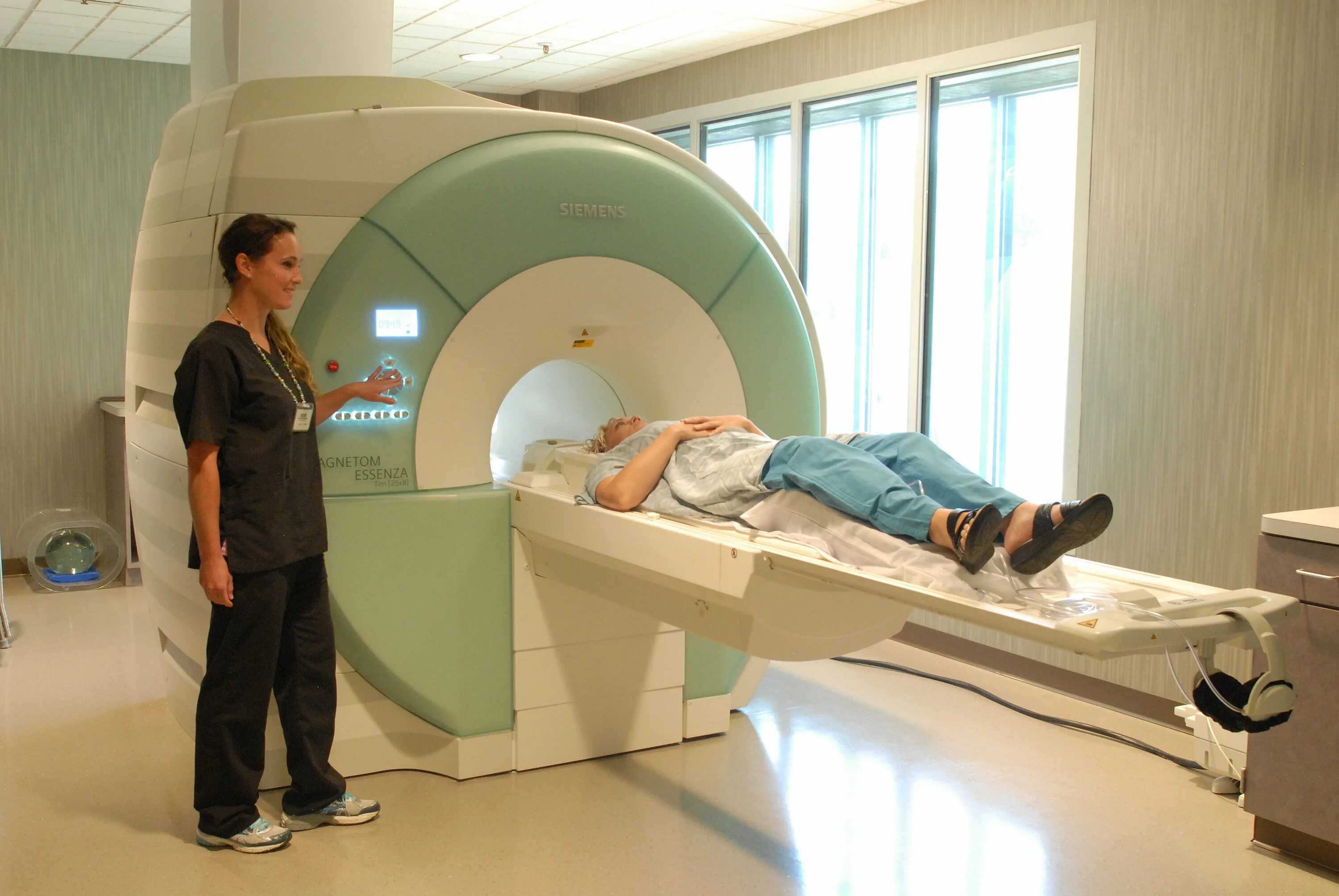 Магнито-резонансная томография головного мозга. Магниторезонансная томография головного мозга. Magnetic Resonance Imaging (MRI). Компьютерная томография головы.