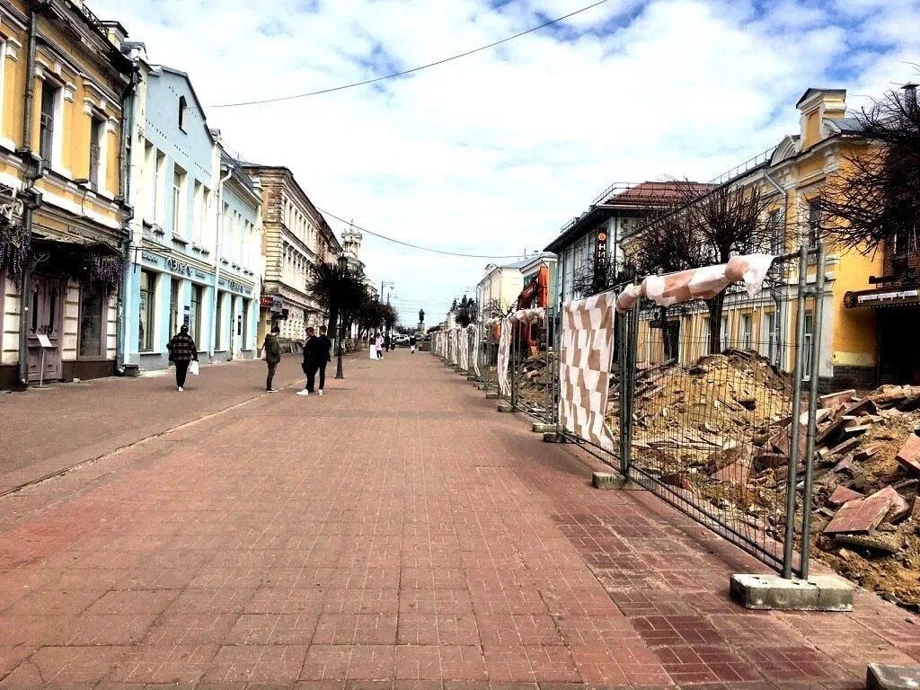 Трёхсвятская улица в Твери. Улица Трехсвятская Тверь зимой. Трехсвятская сейчас Тверь. Трёхсвятская улица Тверь 1999. Ул трехсвятская 6