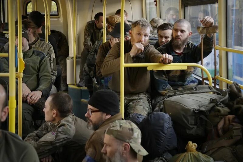 ТАСС: в Россию этапировали сдавшихся в Мариуполе руководителей "Азова" - Коммерс