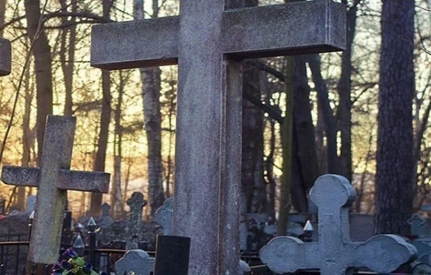Крест на могилу шестиконечный. Приснились памятники родных на кладбище. Кладбище подростков.