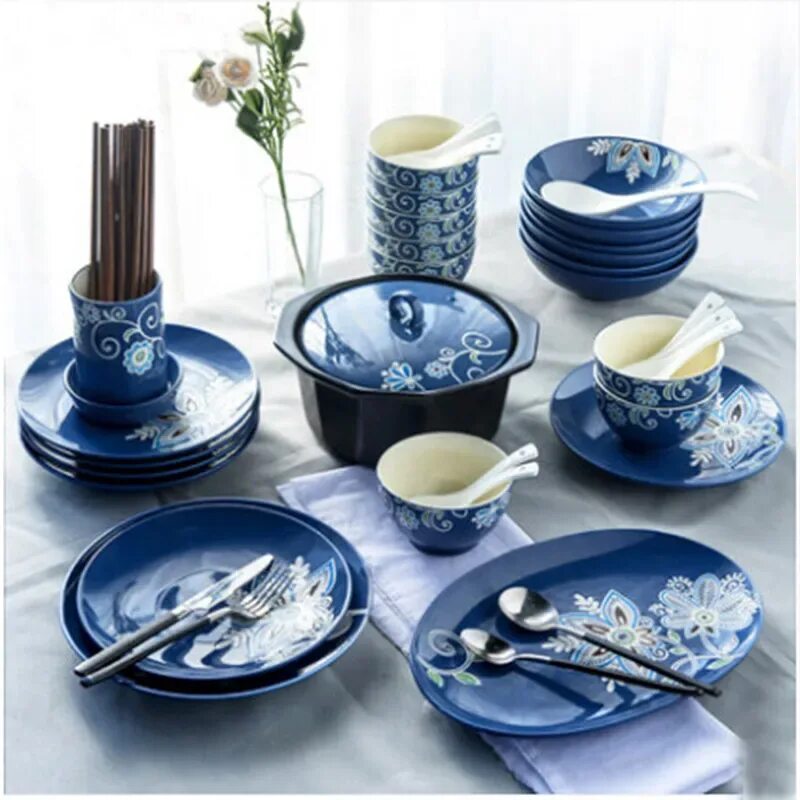Одежда посуда. Синяя посуда люминарк. столовый сервиз dinnerware east vs west. синяя керамическая посуда. красивый набор посуды.