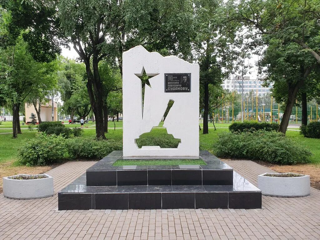 Памятник репрессированным в твери. Памятник а. Памятник петру в воронеже в петровском сквере. Памятник алексею кольцову в воронеже. Памятник сквер.