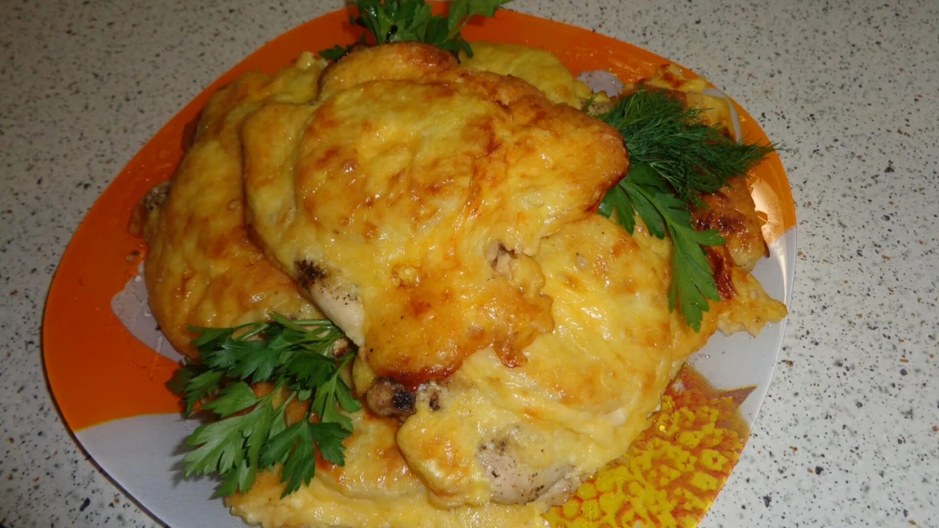 Куриное филе с ананасами и сыром. Сочная курочка под сырной «шубкой». отбивная с ананасом из курицы в духовке. курица в духовке отбивная с сыром. куриное филе под сырной корочкой.