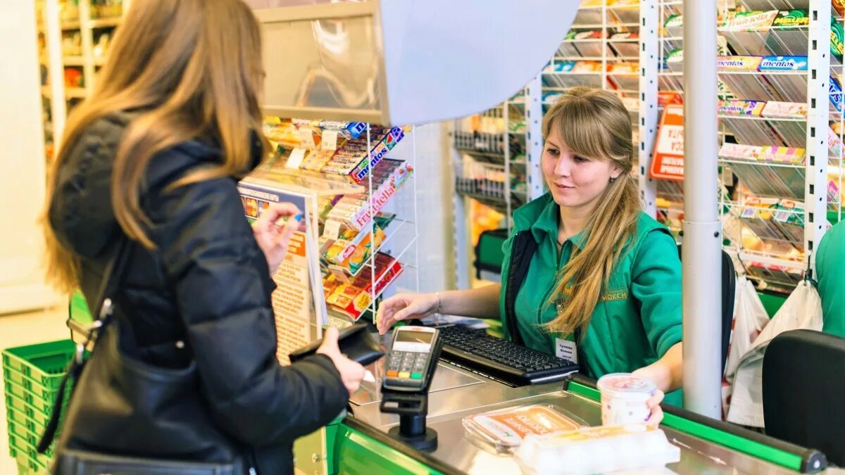 Реализация кулинарной продукции. Продавец готовой продукции. Гастроостров. Продавец в магазине. Ашан отдел кулинарии.