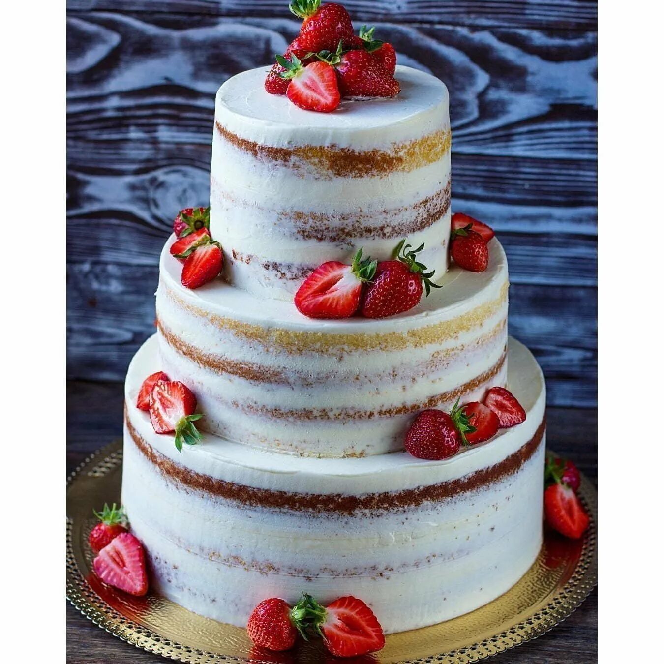 Трехярусный или трехъярусный. Трехъярусный торт. Свадебный торт без мастики. Свадебный торт трехъярусный. Трехэтажный свадебный торт.