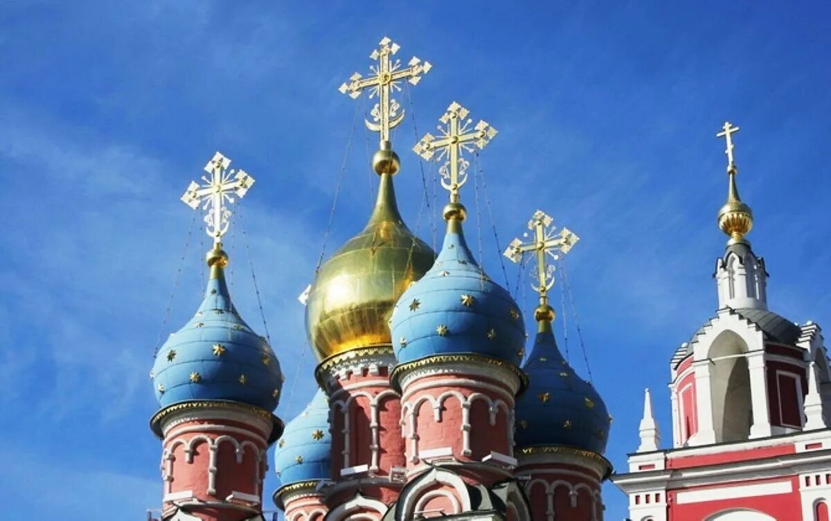 Что значит полумесяц на церкви. Накупольные кресты православных храмов. храм с крестом и полумесяцем на куполе. кресты с полумесяцем на храмах. крест на куполе с полумесяцем.