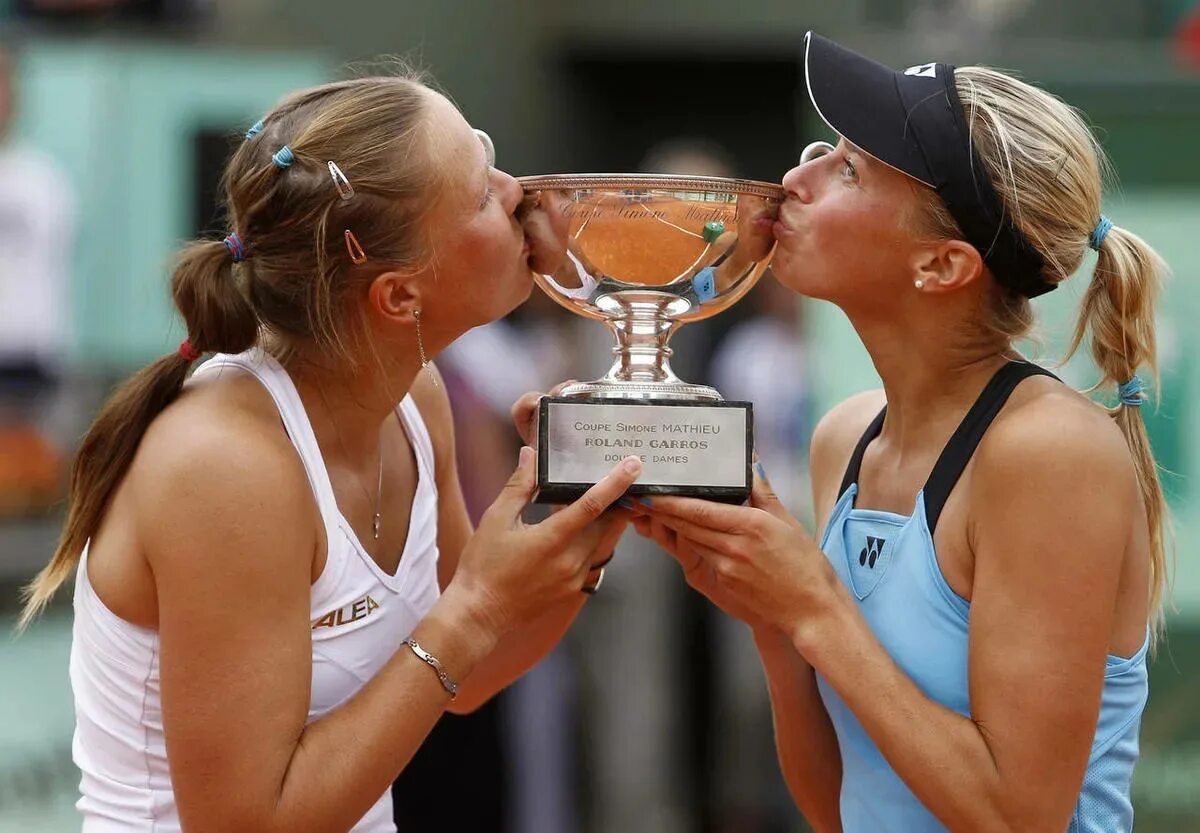 Кружка две девушки. 2 girls one cup. Ne cup two girls. 2 девушки 1 чашка. Two girls one cup.