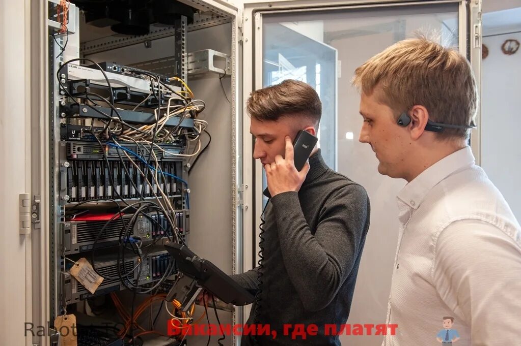 Специалист по радиосвязи. Специалист по радиосвязи. Электромеханик сцб. Радисты. Сетевое и системное администрирование.