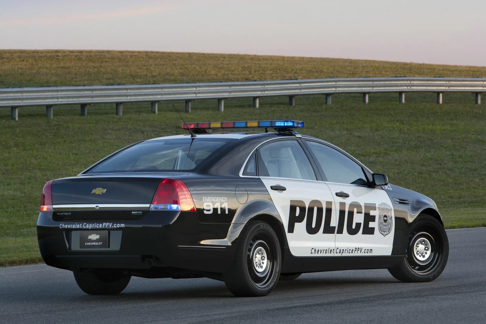 Сколько полицейских машин. Chevrolet Caprice Police Patrol vehicle. Chevrolet Caprice 2020 Police. Chevrolet Caprice 2008 Police. Chevrolet Caprice 2015 Police.