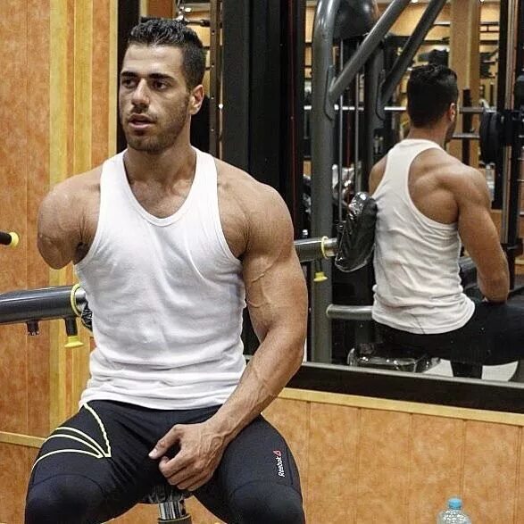 Arming man. Накаченные мужские руки. Мускулистая рука. Left hand man. Мужское тело.