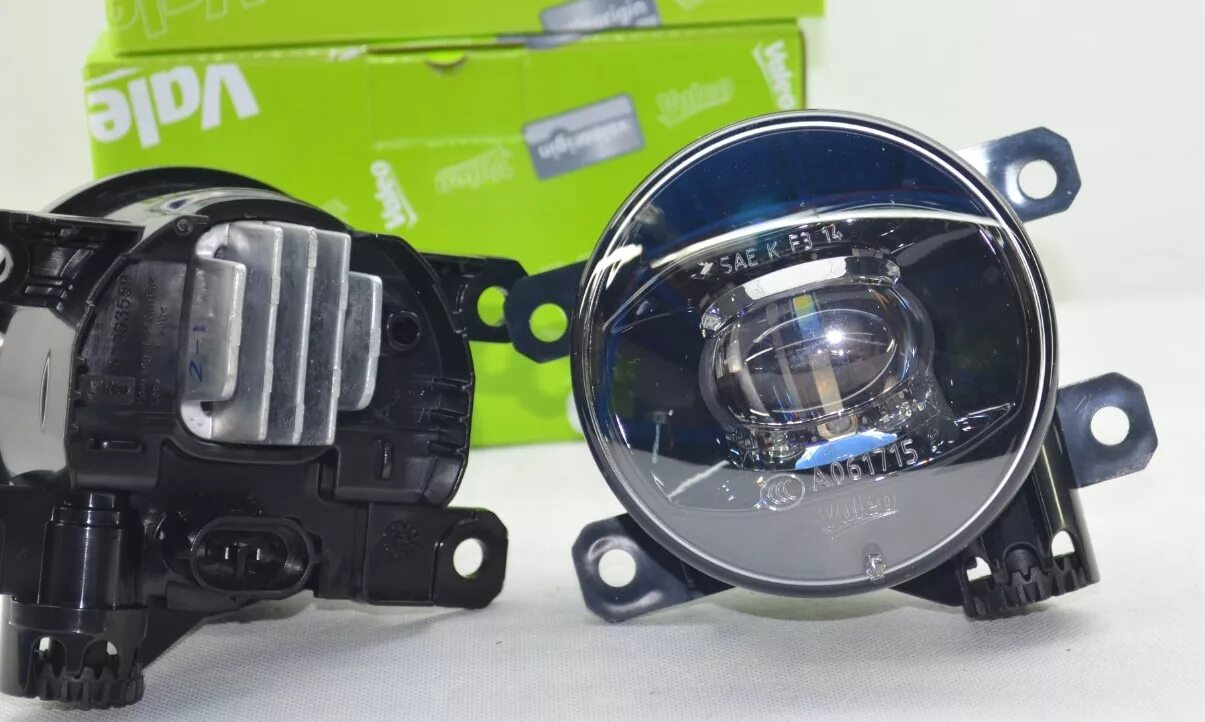 Противотуманная фара mitsubishi outlander. ПТФ led Mitsubishi Outlander 3. VALEO led Fog 047414. ПТФ VALEO Fog led2. VALEO 047414 фары противотуманные.