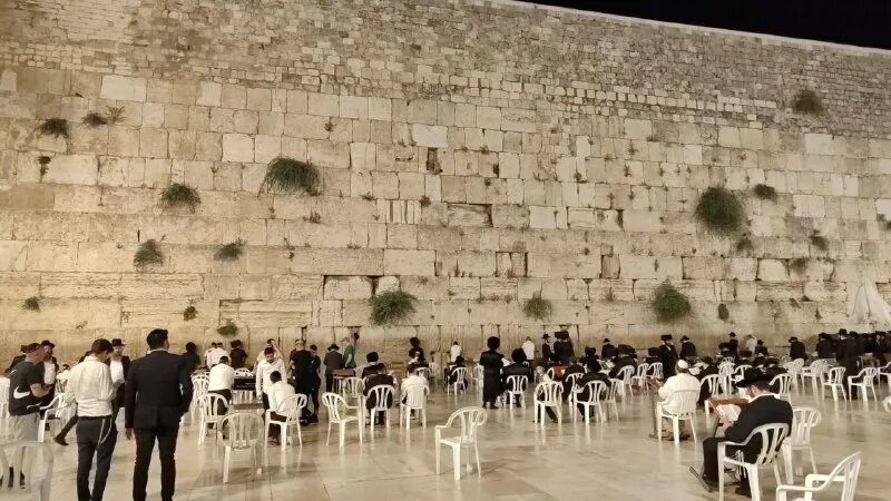 Лиловый плач новорожденного. Младенческие колики причины. Виды плача у грудничка. Фиолетовый плач у грудничка в 3 месяца. Пик плача.