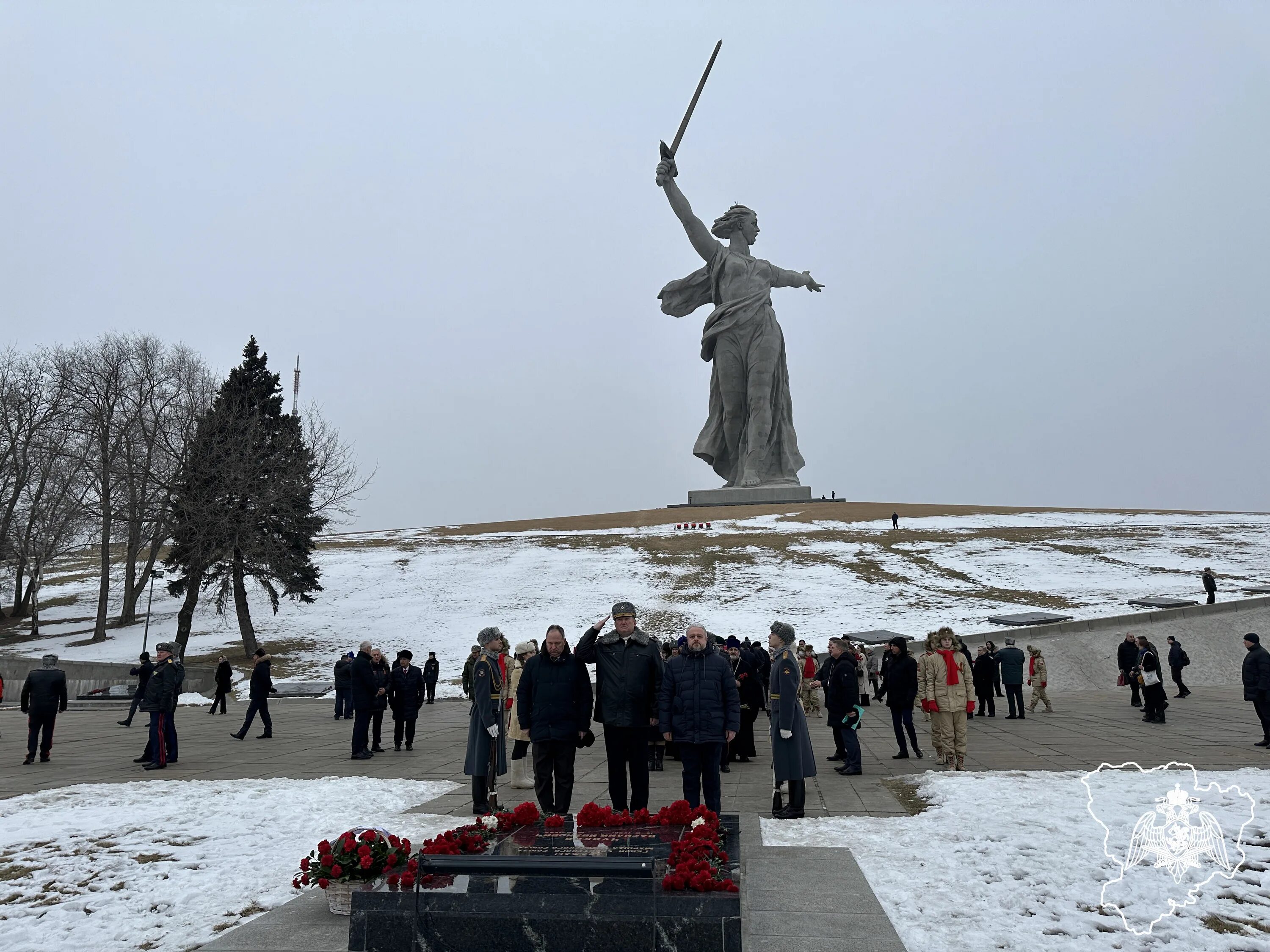 Сталинградская битва мамаев курган бои. Волгоград Мамаев Курган Сталинградская битва. Мамаев Курган памятники Сталинградской битвы в Волгограде. Сталинград 2 февраля Мамаев Курган. Мамаев Курган Сталинградская битва памятник.