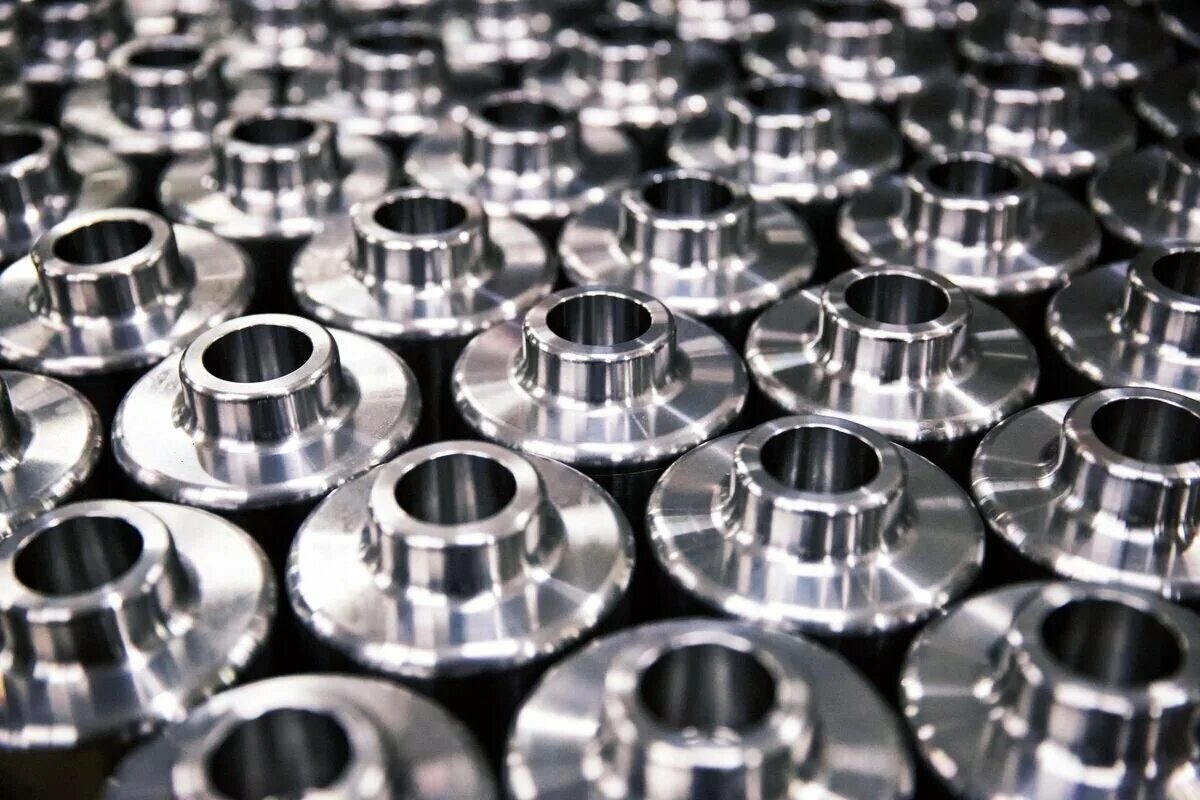 Легированная сталь что это такое. Легированная среднеуглеродистая Машиностроительная сталь. Легированный металл сплав. Сталь сплав химия. Металлические детали.