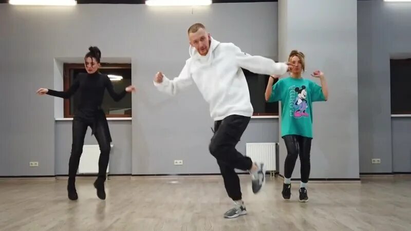 Песни про ягода малинка оп оп оп. Включи малинка оп оп. Ягода малинка оп оп крутит головой залетает в топ. Включи малинка оп оп. Включи малинка оп оп.