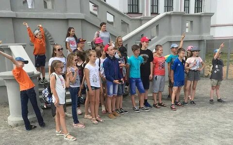 Лагерь строю