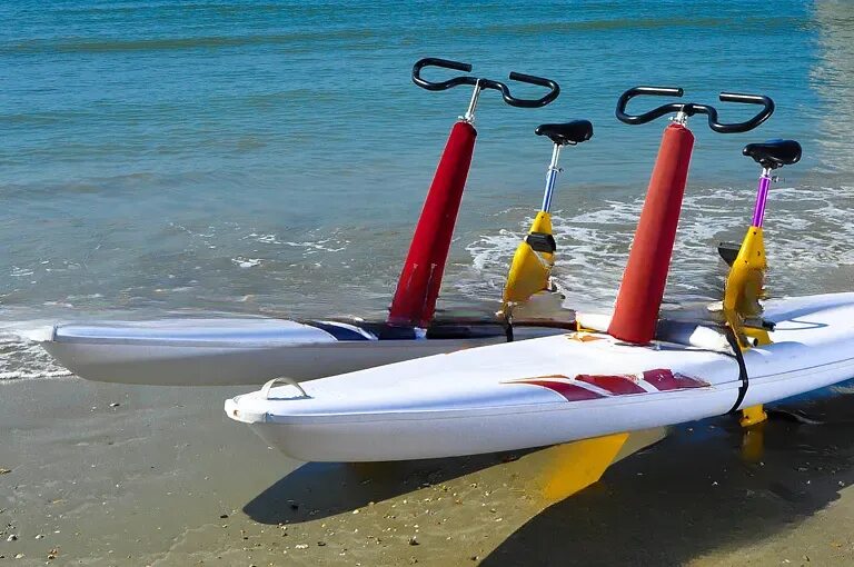 Велосипед для водных прогулок. Сибайк водный велосипед. Водный велосипед pedal powered paddle boat marina. Сибайк подводный велосипед складной. Водный велосипед с платформой.