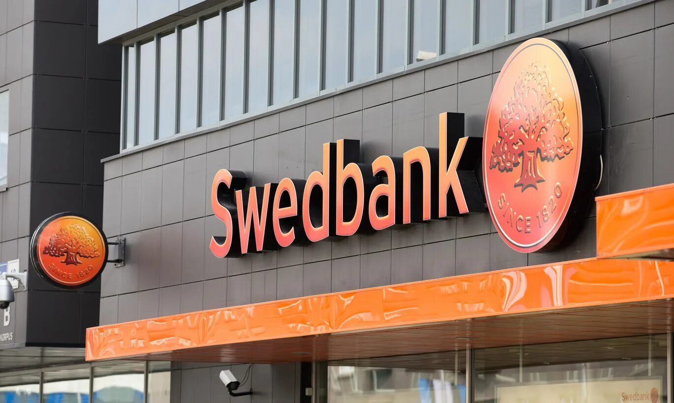 Swedbank lv. Шведбанк. Swedbank Эстония. Логотип Swedbank. Терминал Swedbank в Латвии.