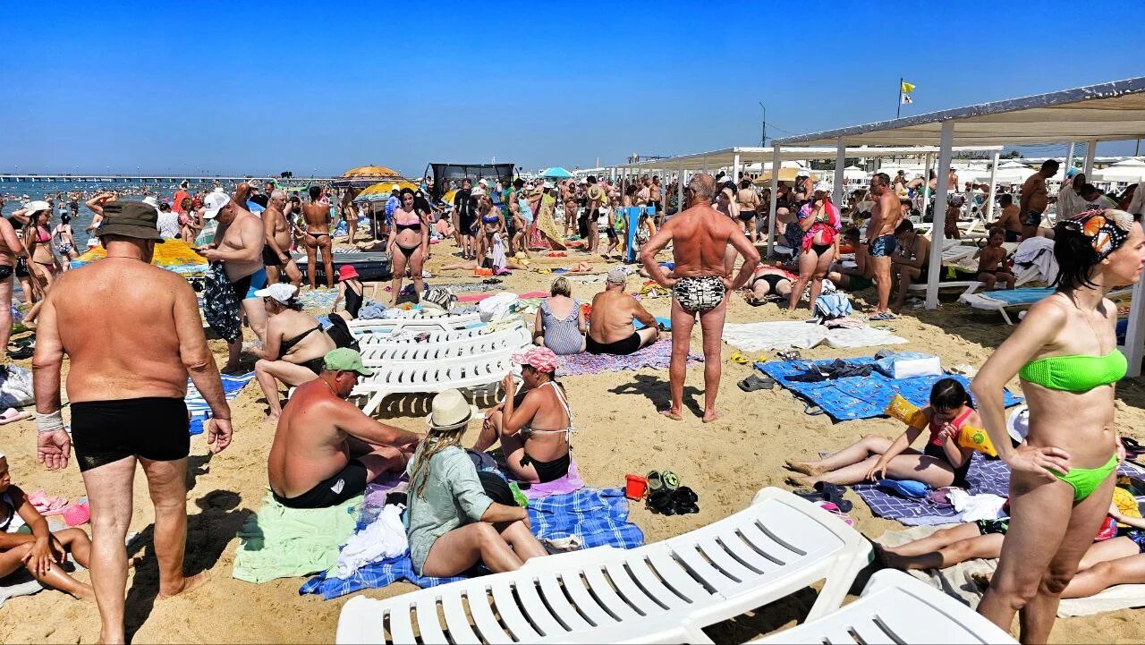 В анапе закрыли пляжи 2024. Море в анапе в июле. В анапе закрыли пляжи 2024. Анапа витязево центральный пляж. Бугазская коса 2022.