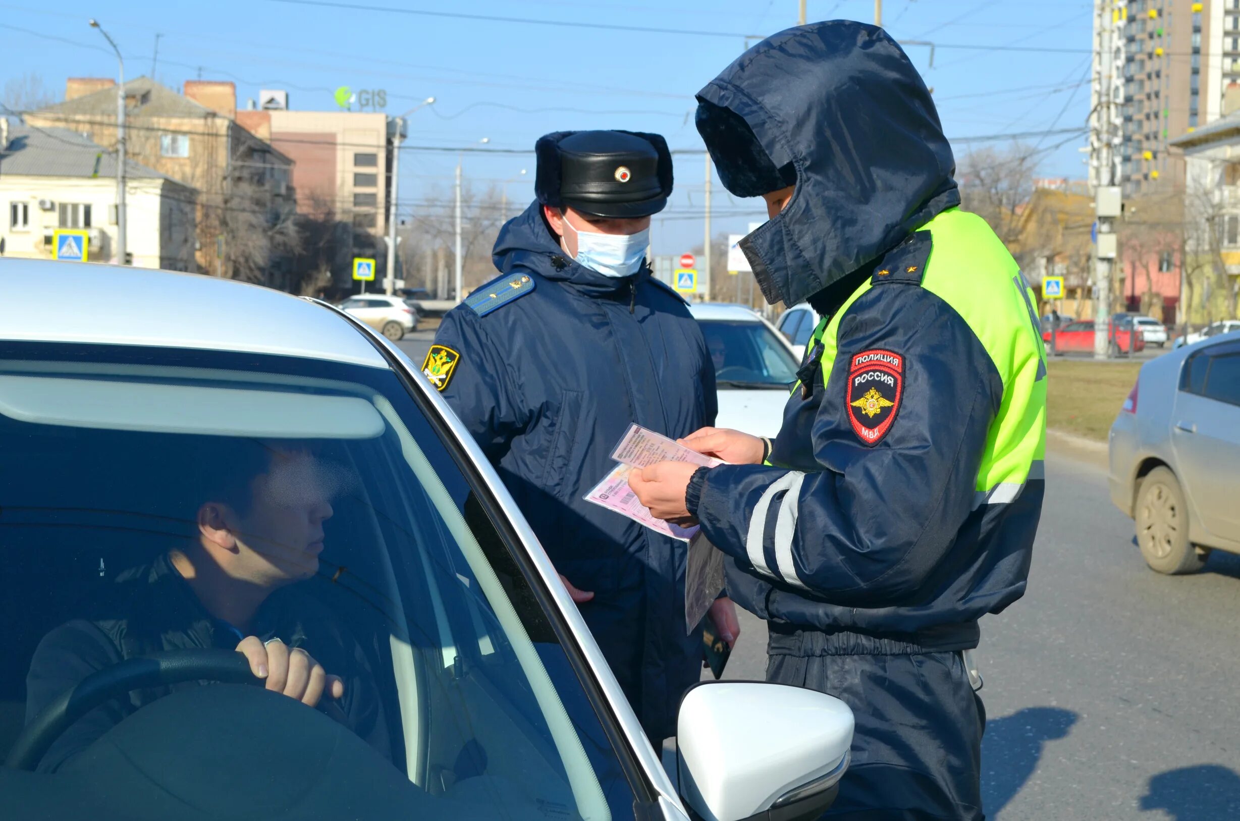 В астрахани задержали в день траура. ДПС Астрахань рейд. Гаишники Астрахань. Облава на улице задержания.