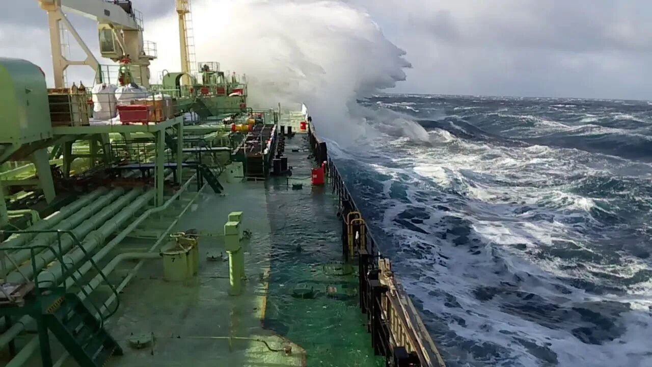 Шторм 6.35. Баренцево море шторм. Териберка Баренцево море шторм. Баренцево море корабли шторм. Баренцево море шторм фото.