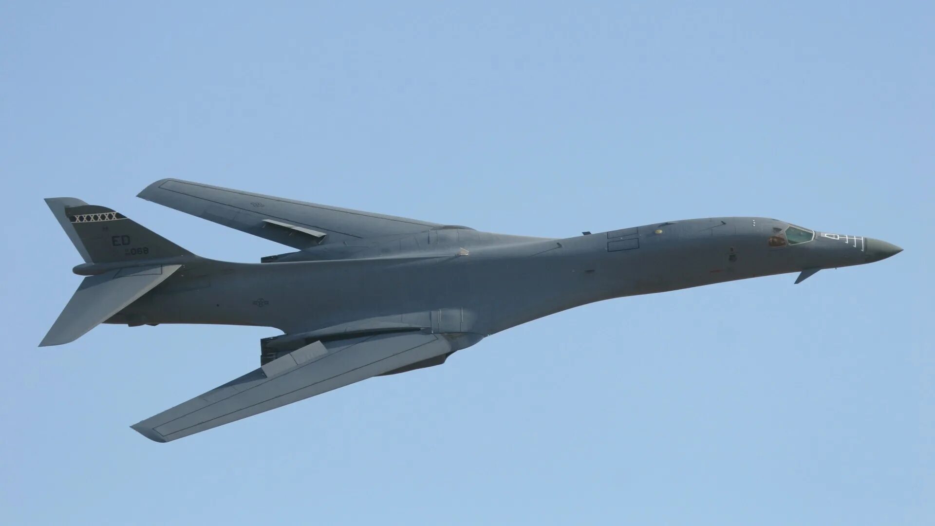 Б1 Лансер бомбардировщик. Rockwell b-1 Lancer. Rockwell b-1b Lancer. B1 Lancer.