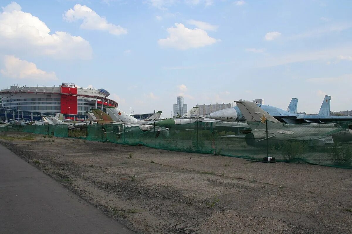 Аэродром красная площадь. Аэродром красная площадь. Cessna 172 skyhawk на красной площади. Аэродром красная площадь. Ночная красная площадь в москве.