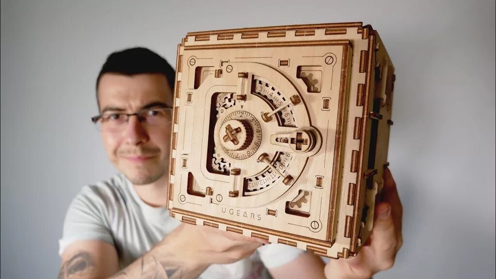 Конструктор сейф. Конструктор ugears сейф. гпуфкы сейф. сейф из дерева. деревянный конструктор сейф.