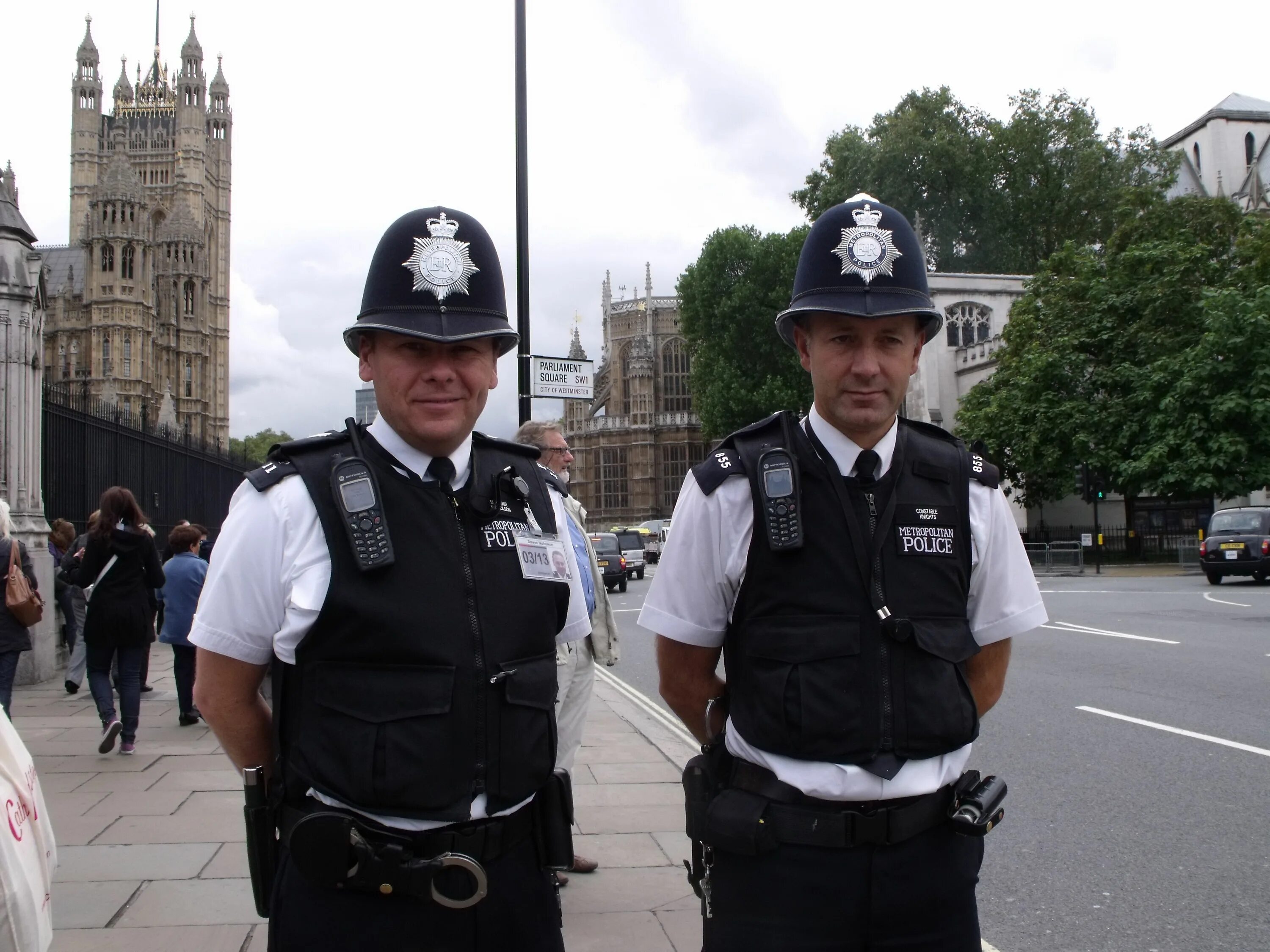 Бобби полицейские в англии. Бобби полицейские в англии. Лондонский бобби 19 век. Полиция бобби лондон. Констебль бобби.