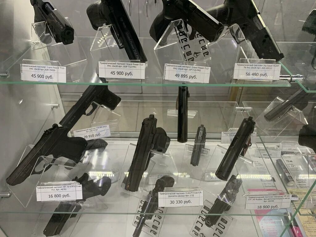 Оружейный магазин травматического оружия. Оружие из ломбарда. Оружейный ломбард. Американские оружейные магазины. Оружейный ломбард.