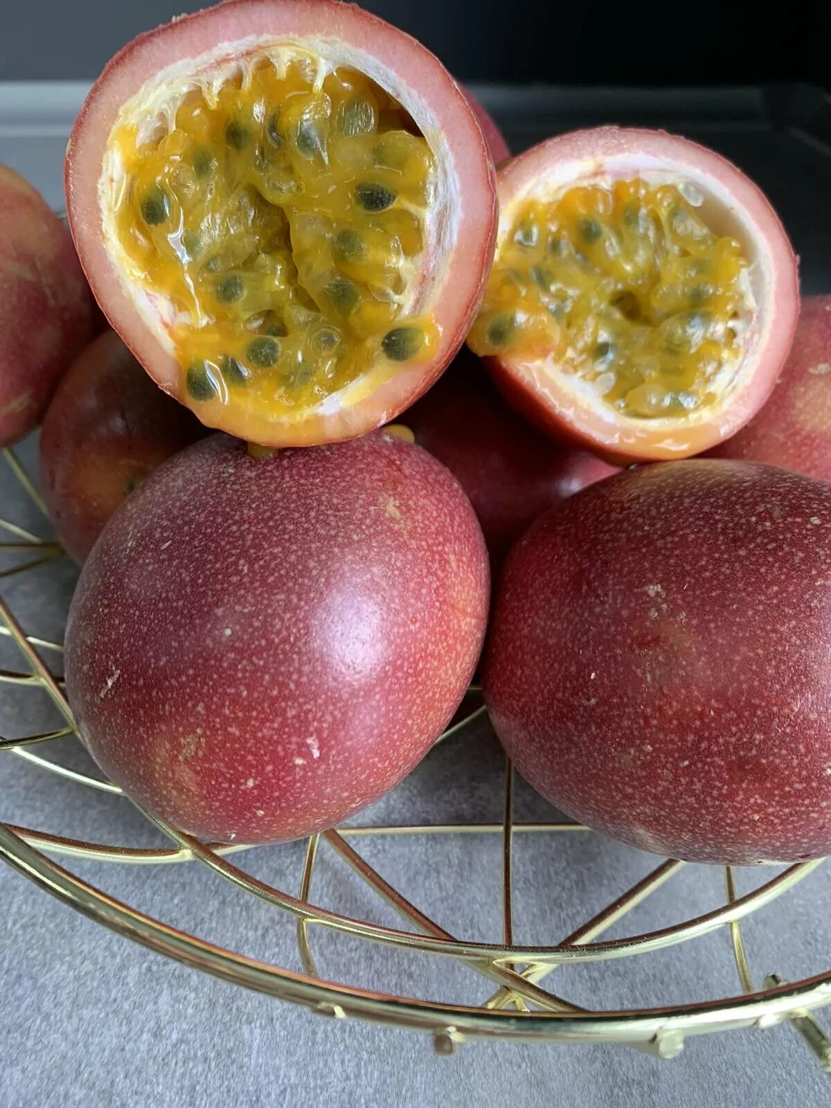 Как едят маракуйю. Маракуйя. Маракуйя (фрукт). Маракуйя созревшая. Марукая.