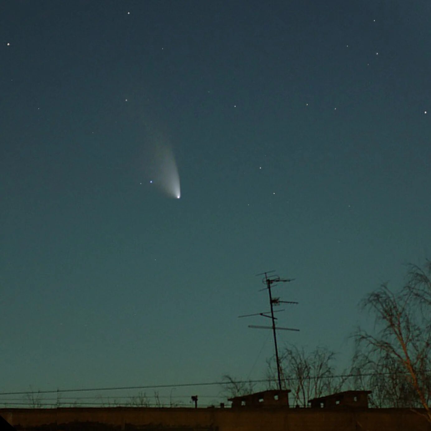 Где сегодня можно увидеть комету в россии. Комета Panstarrs. Комета Хейла-Боппа. Комета Хейла-Боппа 1997. Комета неовайз невооруженным глазом.