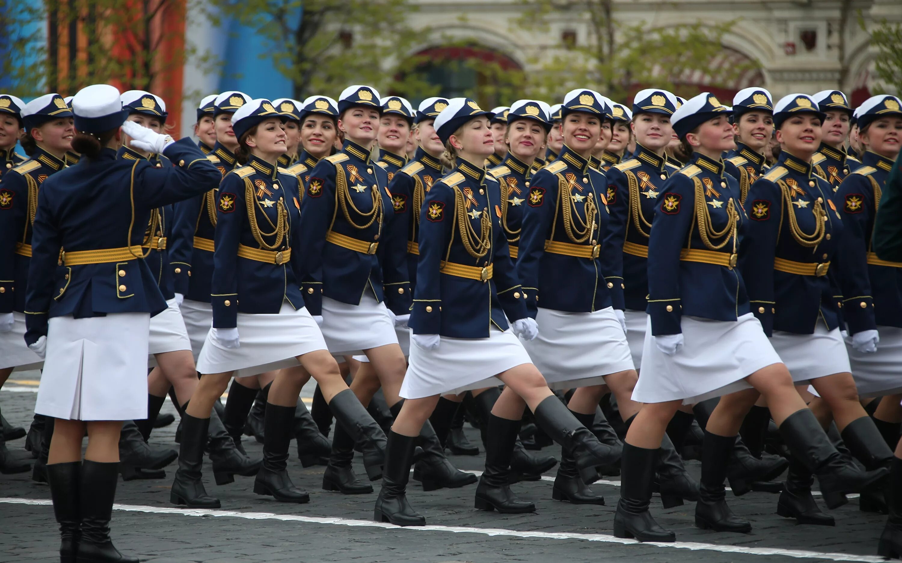 Задание на параде. Курсантки на параде в Москве. Парад Победы курсантки. Курсантки на параде Победы 2015. Девушки на параде.