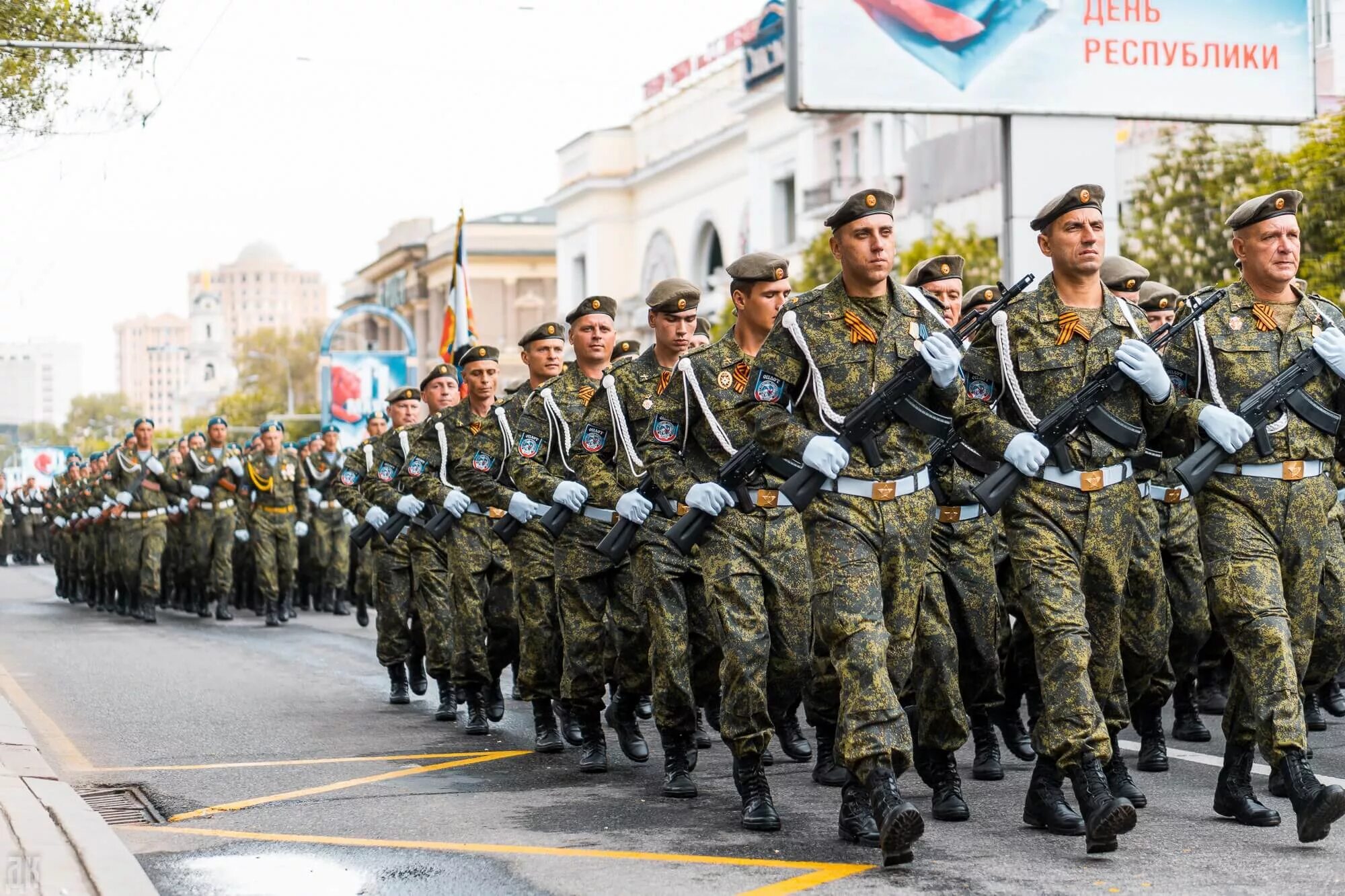 Военный доне. Парад. Войска ДНР. Военный парад в ДНР. Армия Донецка.