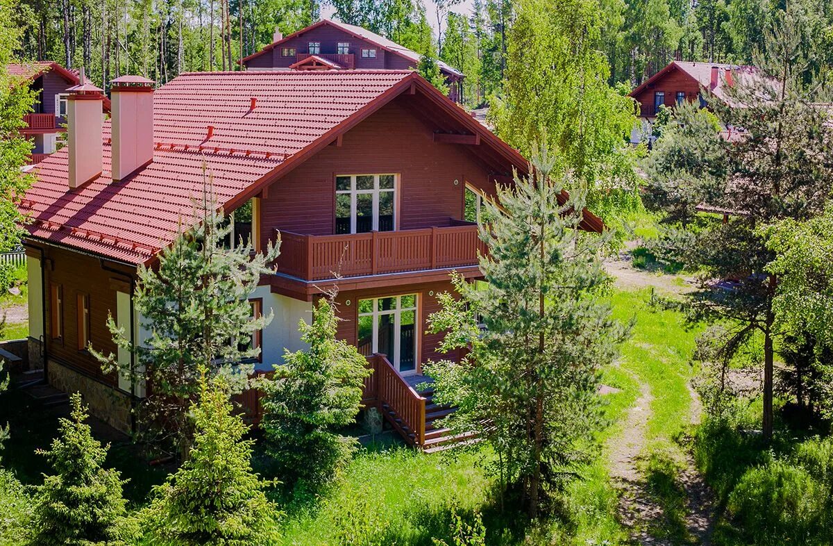 Частный дом ленинградская область цены. Загородная недвижимость. Загородный дом ЛЕНОБЛАСТЬ. Дом в Ленинградской области. Коттеджи в Ленобласти.