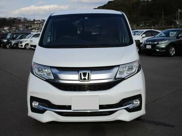 Honda Stepwgn 2017 год. Honda Stepwgn spada 2017. Honda Stepwgn 2017 4x. Хонда Степвагон 2017 белый.