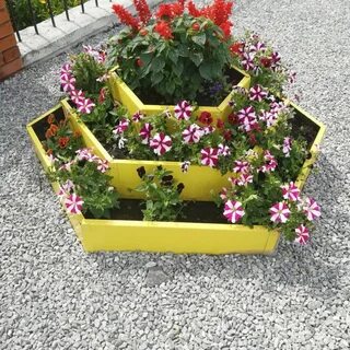 Металлические клумбы для цветов
