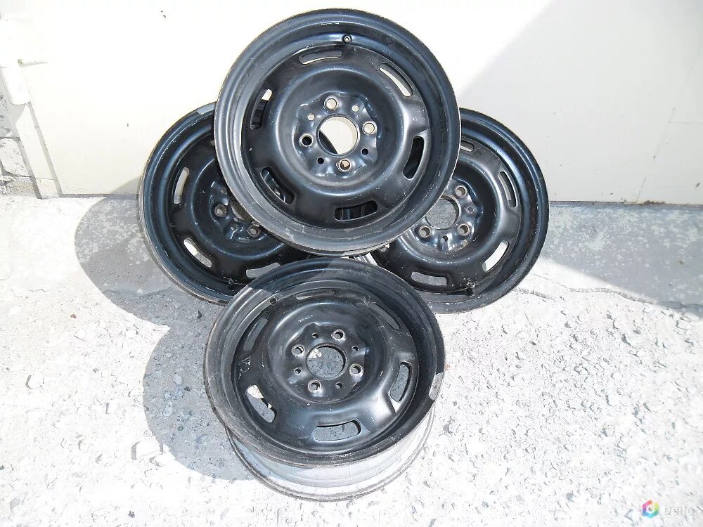 Ваз 2107 на штампах r13. Штампованные диски 2107. Штампованные диски r13 на ваз 2107. Диски r14 штамповка на ваз 2107. Диск ваз 2107 r13 штампованный.