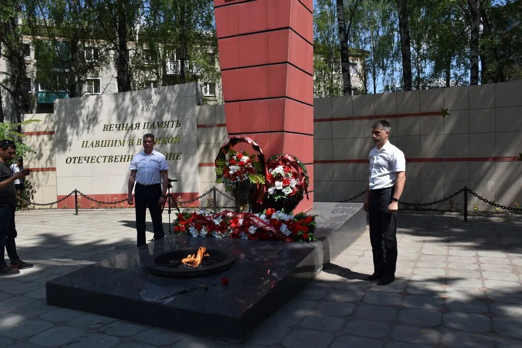 Гск гусь хрустальный. Вечный огонь Гусь Хрустальный. Огонь Победы в Гусь Хрустальном. Возложение 9 мая Гусь Хрустальный. Герои войны г Гусь Хрустальный.