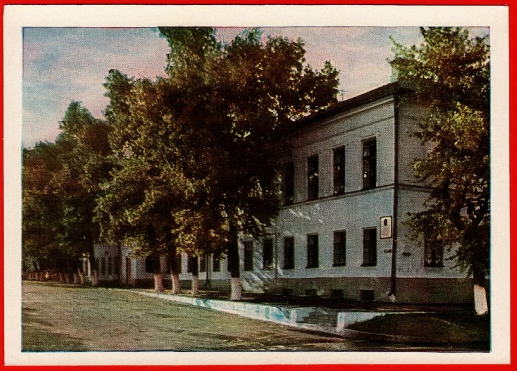 Школа в которой учился ленин. Первая гимназия ульяновск. Ленин в симбирской гимназии. Симбирская гимназия где учился ленин. Симбирской гимназии в 1887 году.