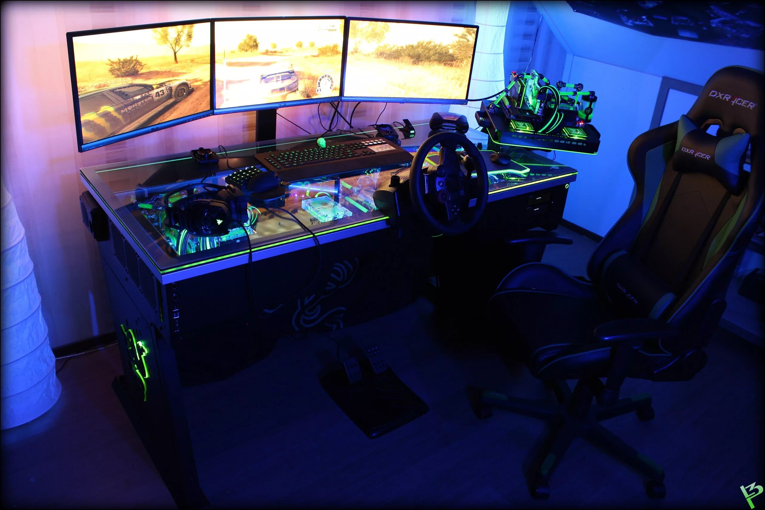 Картинки крутых столов. Игровой стол Razer. Razer стол геймера. Геймерская комната Razer. Красивый игровой стол.