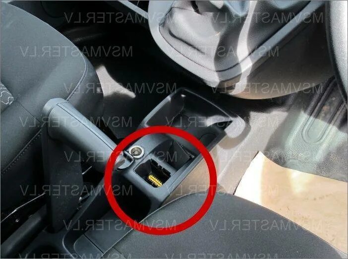 Диагностический разъем рено сценик 2. 6 8. Рено логан 1 разъём диагностического сканера. Рено логан компьютерная диагностика. Диагностика рено логан.