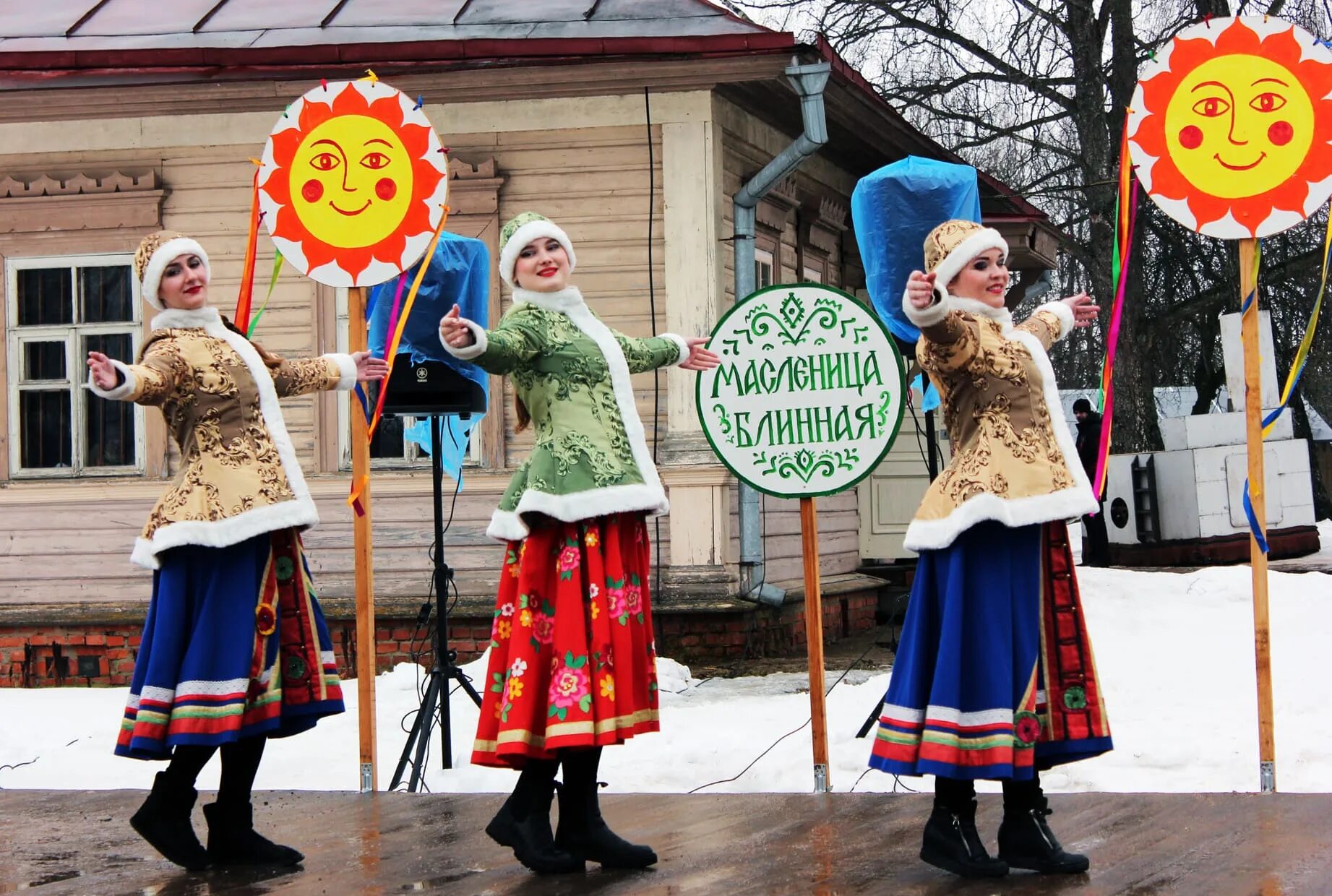подворье на масленицу. театрализованные представления на улице. сценарий театрализованной масленицы. театрализация на масленицу. спектакль для детей на масленицу.